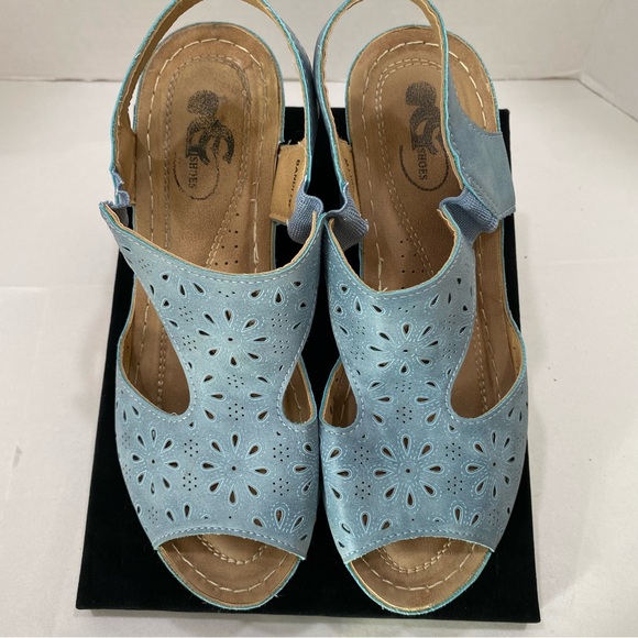 Good Choice Shoes Bandi Floral Cutout Slingback Block Heel Sandals Blue 7W - Picture 5 of 12